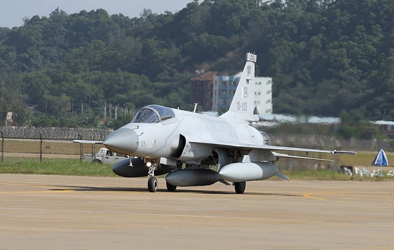 Trung Quoc ban tiem kich JF-17 Thunder cho Myanmar voi gia re khong tuong-Hinh-12