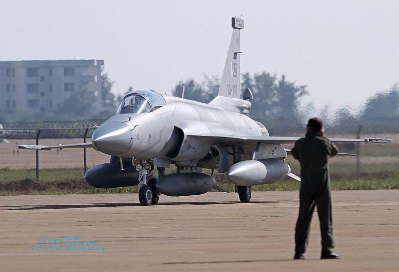 Trung Quoc ban tiem kich JF-17 Thunder cho Myanmar voi gia re khong tuong-Hinh-17