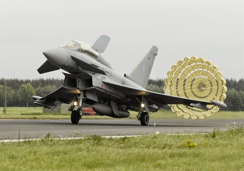 Duc chi nui tien nang cap tiem kich Typhoon, quyet doi dau Su-35 Nga-Hinh-6