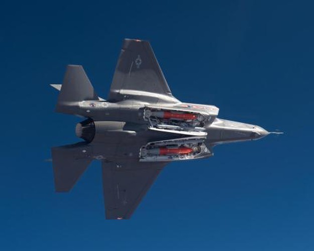 Tiem kich F-35 mang bom B61-12: Moi de doa voi cac co so hat nhan Iran-Hinh-14