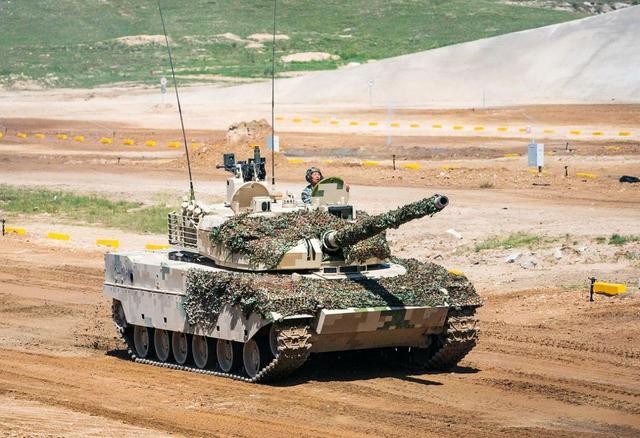 Trung Quoc khoe xe tang hang nhe Type15, ha duoc T-90S An Do tu 2000m?-Hinh-4