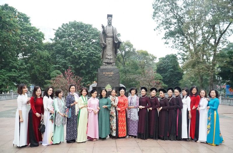 Mac ao dai Tet, thieu nu bong duoc vi nhu my nhan thoi truoc-Hinh-11