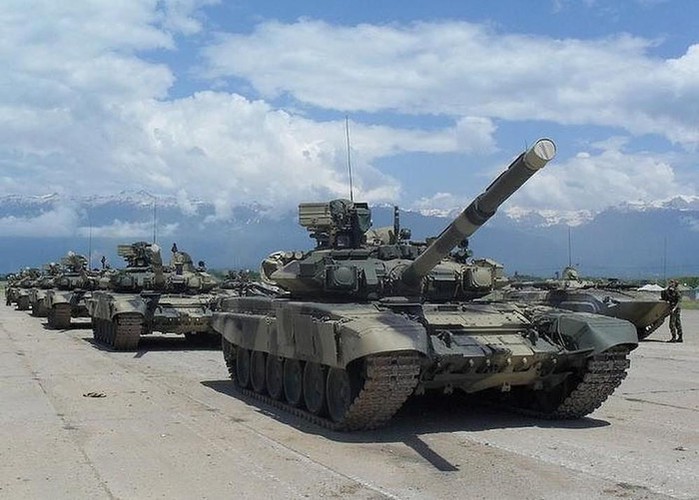 Phien quan HTS lay dau ra xe tang T-90 cuc manh de tan cong Syria?-Hinh-28