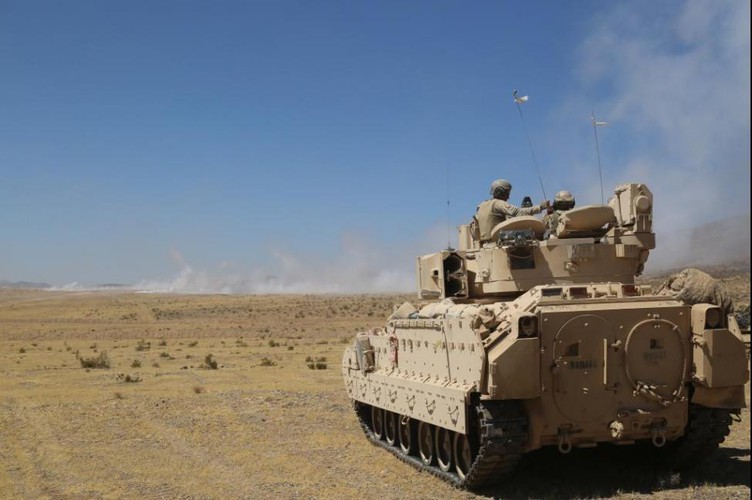 Sau xe tang M1A2 Abrams, My dua tiep xe chien dau M2 Bradley vao chien truong Syria-Hinh-10
