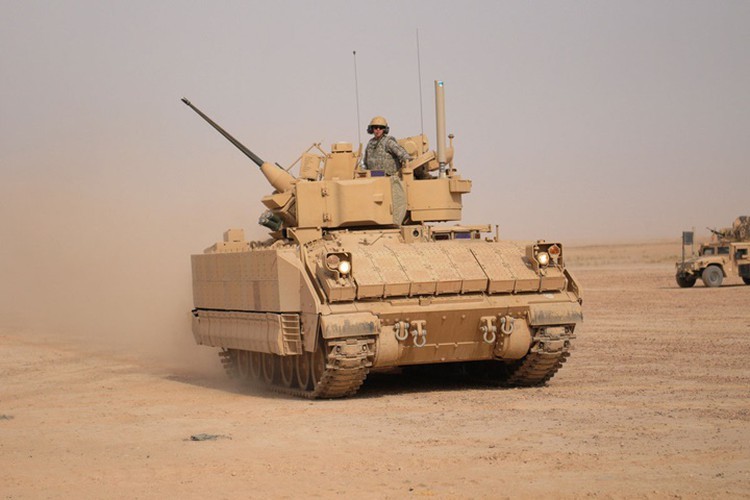Sau xe tang M1A2 Abrams, My dua tiep xe chien dau M2 Bradley vao chien truong Syria-Hinh-8