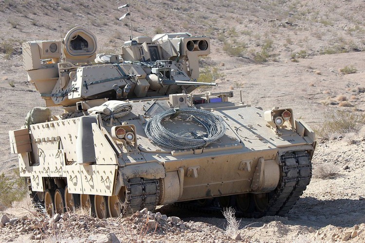 Sau xe tang M1A2 Abrams, My dua tiep xe chien dau M2 Bradley vao chien truong Syria