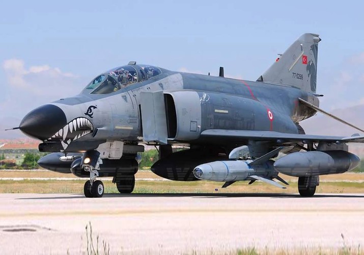 Tho Nhi Ky tinh dung tiem kich F-4E 2020T doi dau khong quan Nga o Syria-Hinh-4
