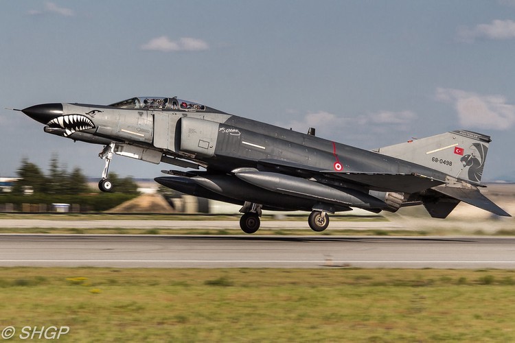 Tho Nhi Ky tinh dung tiem kich F-4E 2020T doi dau khong quan Nga o Syria