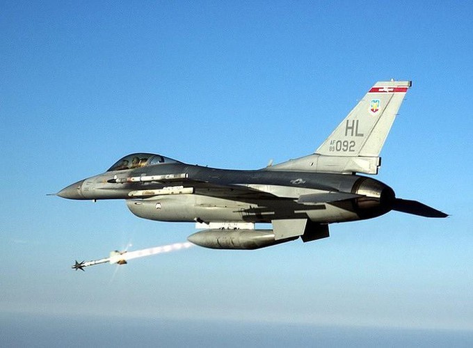 Ten lua AIM-9X phong tu F-16 Tho Nhi Ky khien Nga phai e so-Hinh-12