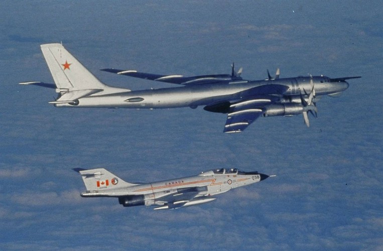 May bay Tu-95 Nga gia coi van du suc khien NATO giat minh lo so-Hinh-16