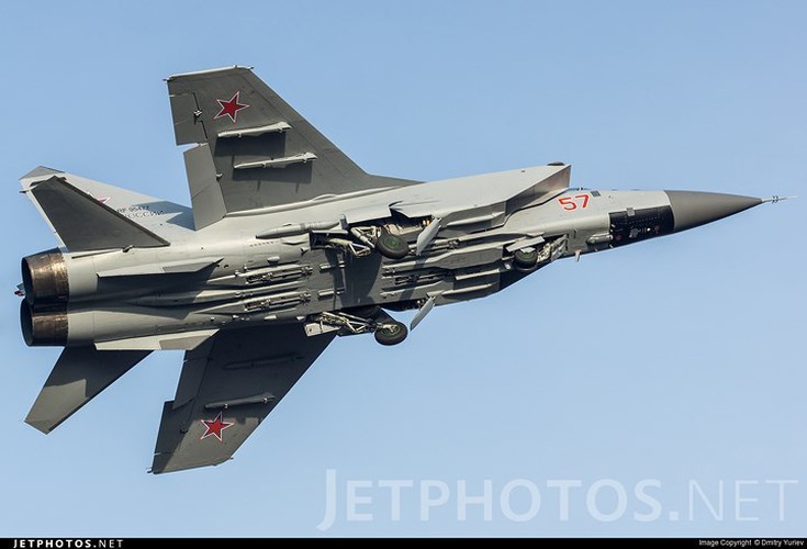 Tiem kich MiG-31 mang ten lua tam xa 