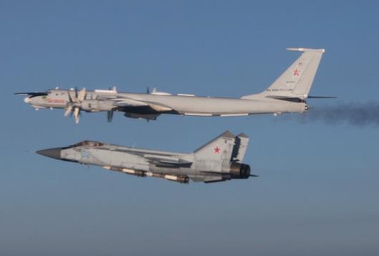 Tiem kich MiG-31 mang ten lua tam xa 