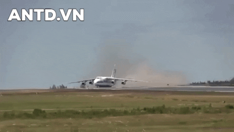 Nga kho khan khi nang cap may bay An-124 do cang thang voi Ukraine
