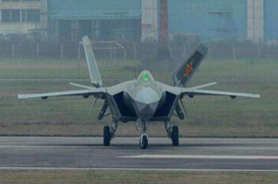 J-20 cung ten lua PL-15 se “nghien nat” F-22, F35 My: Phai chang Trung Quoc dang “tu suong“?-Hinh-11