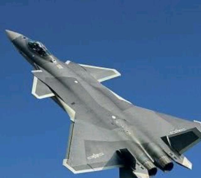 J-20 cung ten lua PL-15 se “nghien nat” F-22, F35 My: Phai chang Trung Quoc dang “tu suong“?