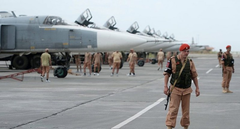 Tang cuong Su-24 toi Hmeimim, Nga - Syria lai ham nong 