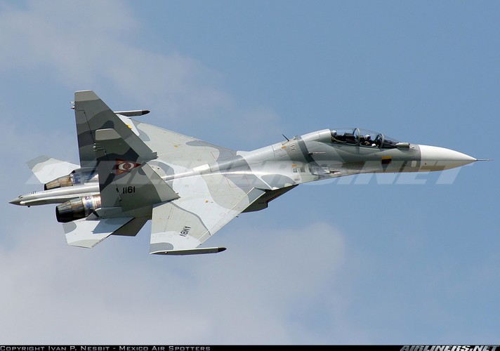 Tiem kich Su-30MK2 Venezuela mot minh danh chan hai may bay My-Hinh-6