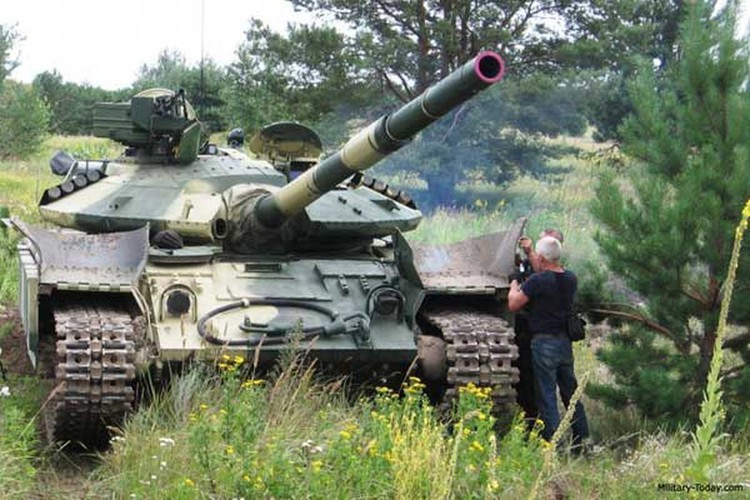 Tan dung hang thua tu Nga, Ukraine tao goi nang cap tang T-64B1M ban re khap noi-Hinh-10