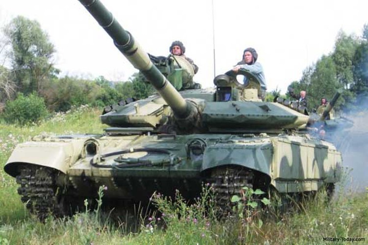 Tan dung hang thua tu Nga, Ukraine tao goi nang cap tang T-64B1M ban re khap noi-Hinh-9
