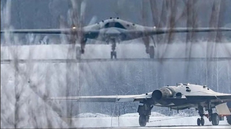 Nga oanh kich du doi phien quan Syria bang loai may bay S-70B Okhotnik?-Hinh-7