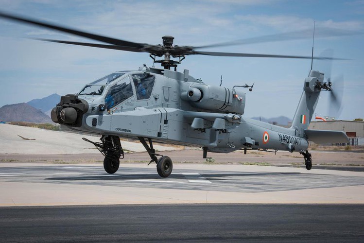 Chua kip thi uy, AH-64E Apache An Do da phai ha canh khan cap tren.. canh dong-Hinh-3