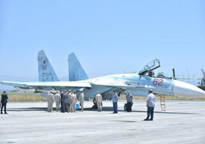 Su-35 cua Nga bay qua gan khien may bay trinh sat P-8A My loang choang-Hinh-11