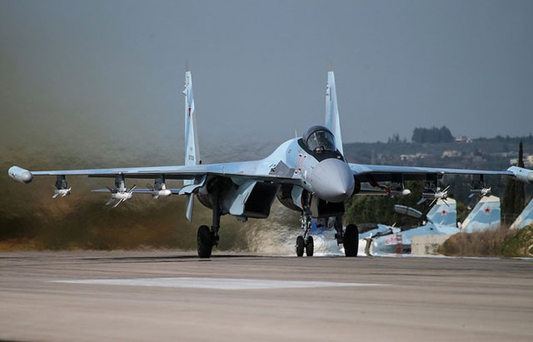 Su-35 cua Nga bay qua gan khien may bay trinh sat P-8A My loang choang-Hinh-18