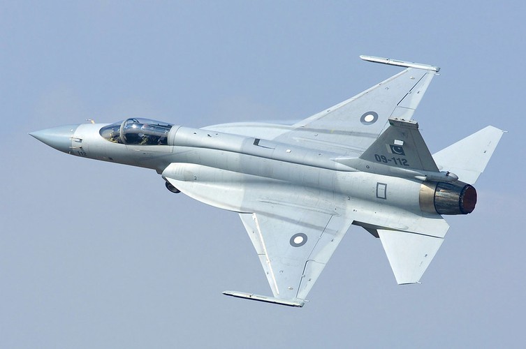 Phai mua JF-17 de 