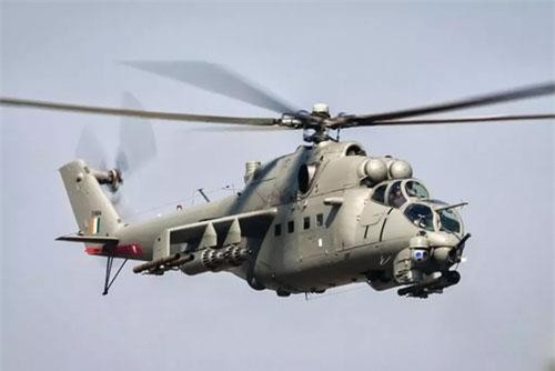 Nong: Truc thang Mi-35 cua Nga roi o Crimea, phi cong chet tai cho-Hinh-3
