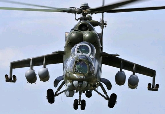 Nong: Truc thang Mi-35 cua Nga roi o Crimea, phi cong chet tai cho-Hinh-5