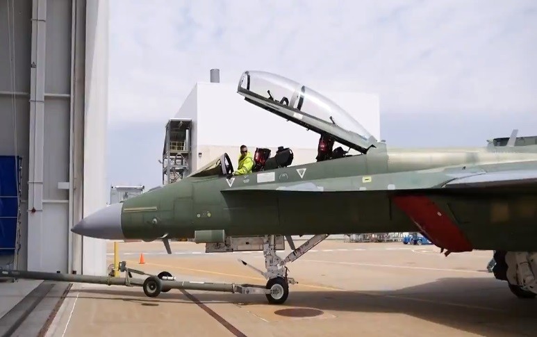 F/A-18 Block III Super Hornet lo dien: Tiem kich se danh bai Su-57 Nga?-Hinh-5