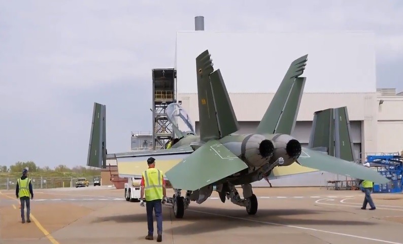 F/A-18 Block III Super Hornet lo dien: Tiem kich se danh bai Su-57 Nga?-Hinh-7