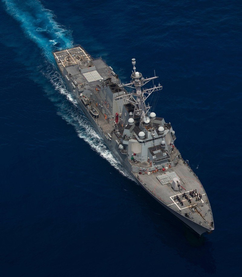 Tau USS Rafael Peralta cua My ap sat vung bien Trung Quoc tap tran-Hinh-4