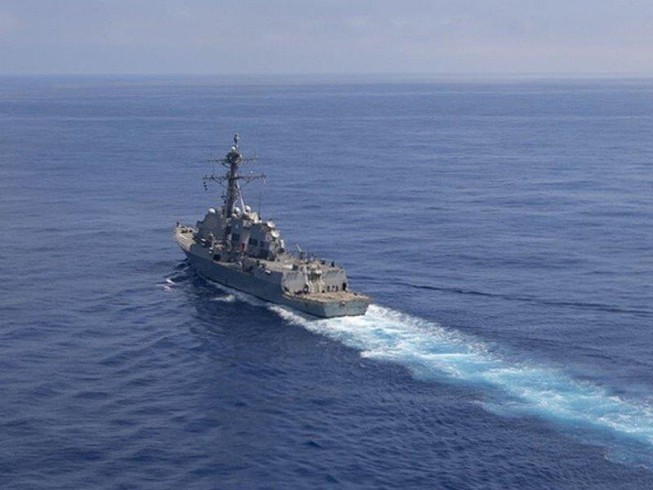 Tau USS Rafael Peralta cua My ap sat vung bien Trung Quoc tap tran-Hinh-6
