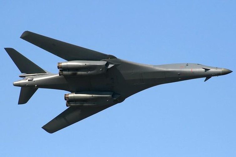 Nhiem vu dac biet cua may bay nem bom B-1B Lancer khi den Bien Dong-Hinh-6