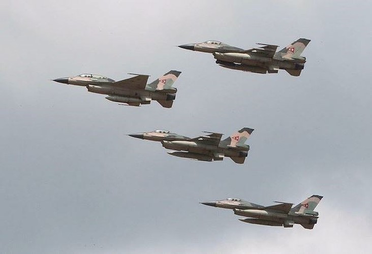 Lan dau F-16 va Su-30MK2 Venezuela phoi hop bay ho tong tau dau Iran-Hinh-10