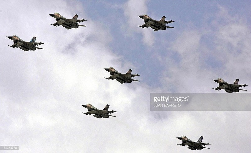 Lan dau F-16 va Su-30MK2 Venezuela phoi hop bay ho tong tau dau Iran-Hinh-19