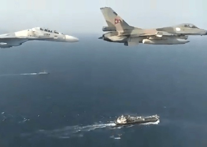 Lan dau F-16 va Su-30MK2 Venezuela phoi hop bay ho tong tau dau Iran-Hinh-4
