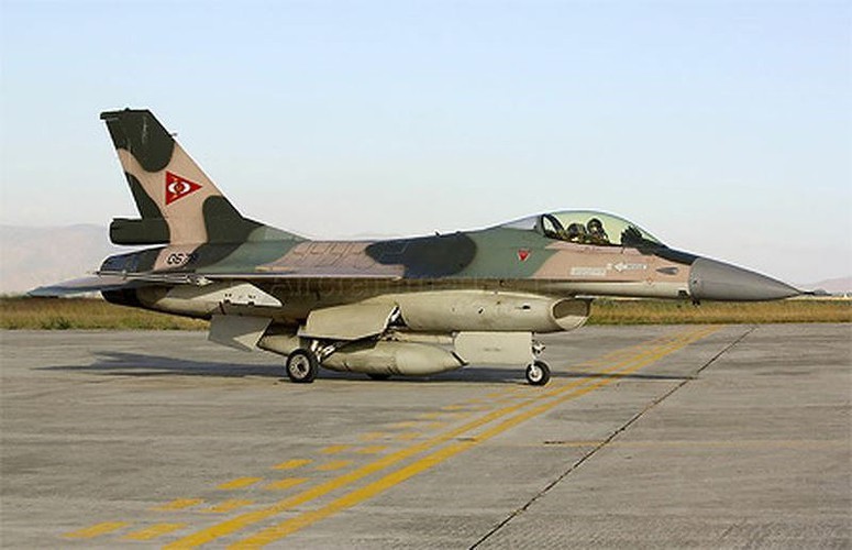 Lan dau F-16 va Su-30MK2 Venezuela phoi hop bay ho tong tau dau Iran-Hinh-9