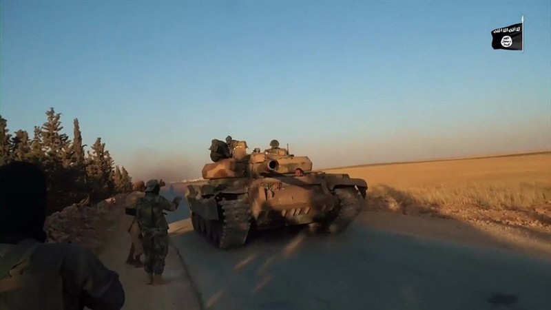 Thua thai xe tang T-62M, Nga lien tiep chuyen cho Syria de tang suc manh-Hinh-4