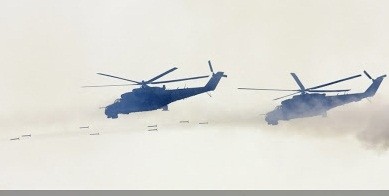Soi truc thang Mi-24 Ai Cap mang rocket S-80 pho dien suc manh o Libya-Hinh-7