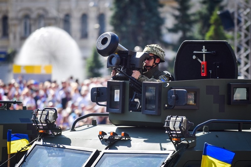 Binh si Ukraine duoc phep dung Javelin tan cong xe tang Nga o Donbass