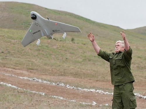 Choang ngop UAV dung cong nghe tiem kich Su-57 cua Nga tai Syria-Hinh-2