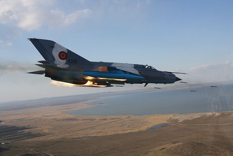 Tiem kich MiG-21 LanceR Romania vua lao len chan dau Tu-22M3 Nga-Hinh-14