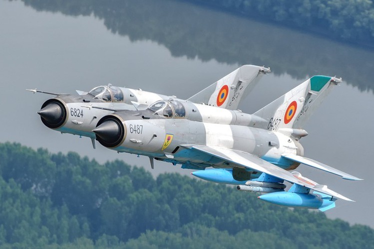 Tiem kich MiG-21 LanceR Romania vua lao len chan dau Tu-22M3 Nga-Hinh-3