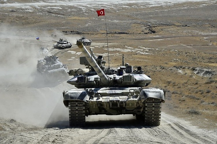 Xe tang chu luc T-90 mang co Tho Nhi Ky khien Nga 