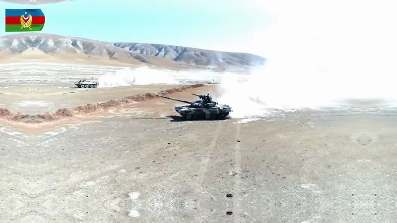 Xe tang chu luc T-90 mang co Tho Nhi Ky khien Nga 