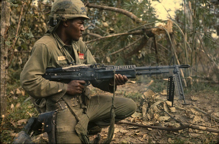 Vu khi giup My do tui vi that bai M16 o chien truong Viet Nam-Hinh-4