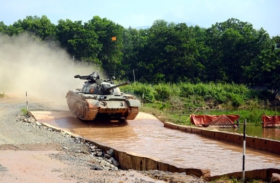 Xe tang Viet Nam xong pha, loi nuoc khong kem T-72B3 cua Nga-Hinh-5