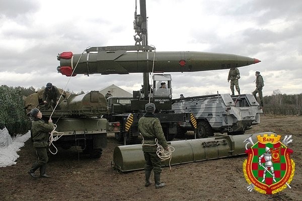 Belarus chuyen hang loat vu khi hang nang den tuyen bien gioi sat NATO-Hinh-7
